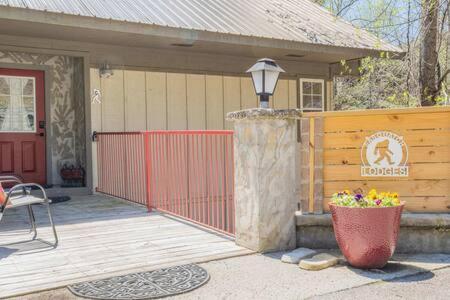Lodge G Sasquatch Lodges Sleeps 13 Gatlinburg Exterior photo